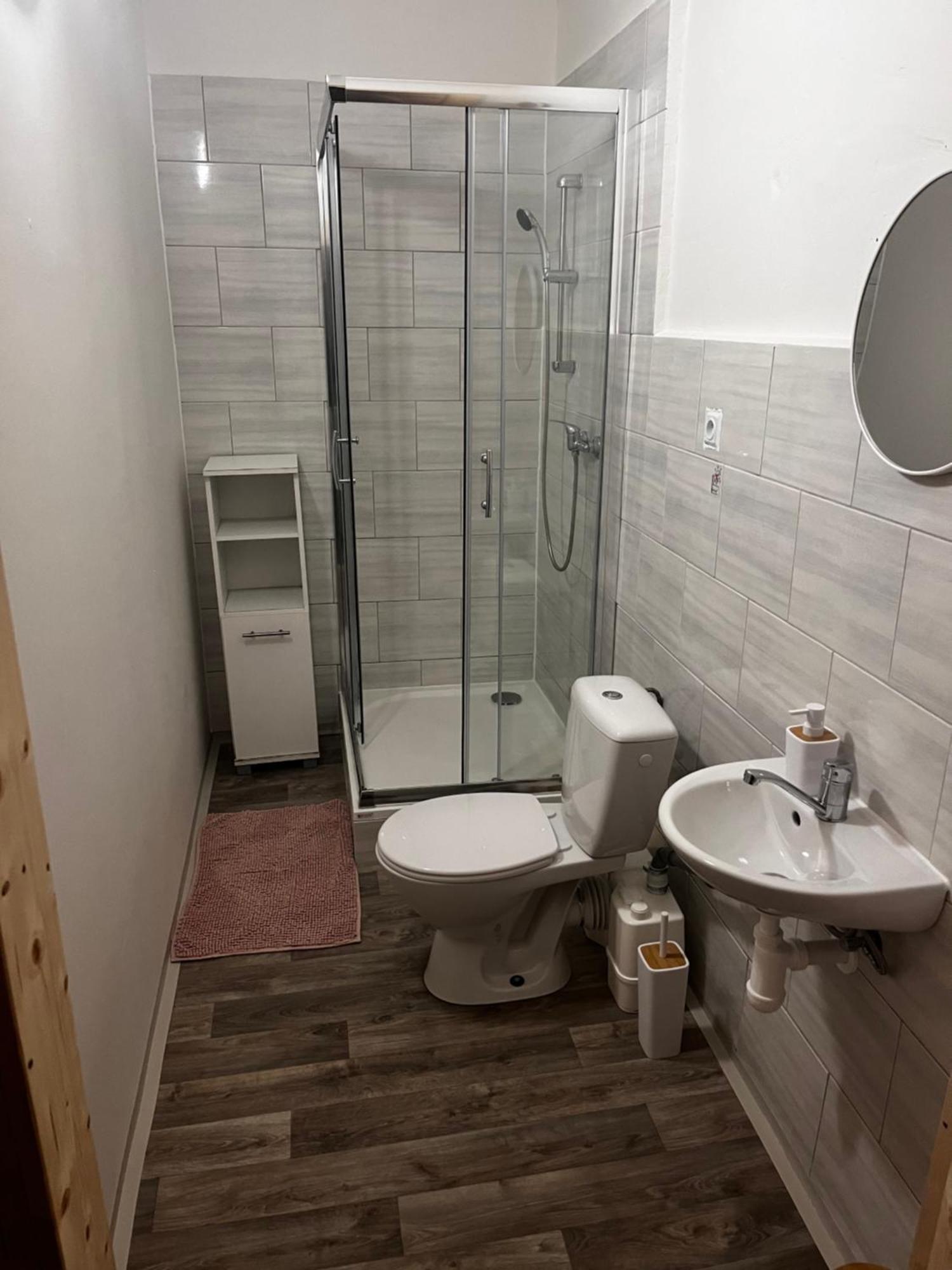 Restaurace A Penzion Vlci Jama Horni Blatna Luaran gambar
