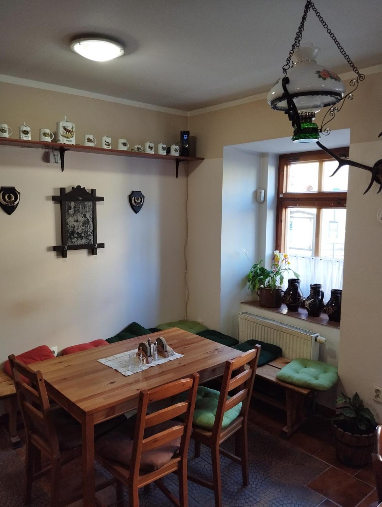 Restaurace A Penzion Vlci Jama Horni Blatna Luaran gambar