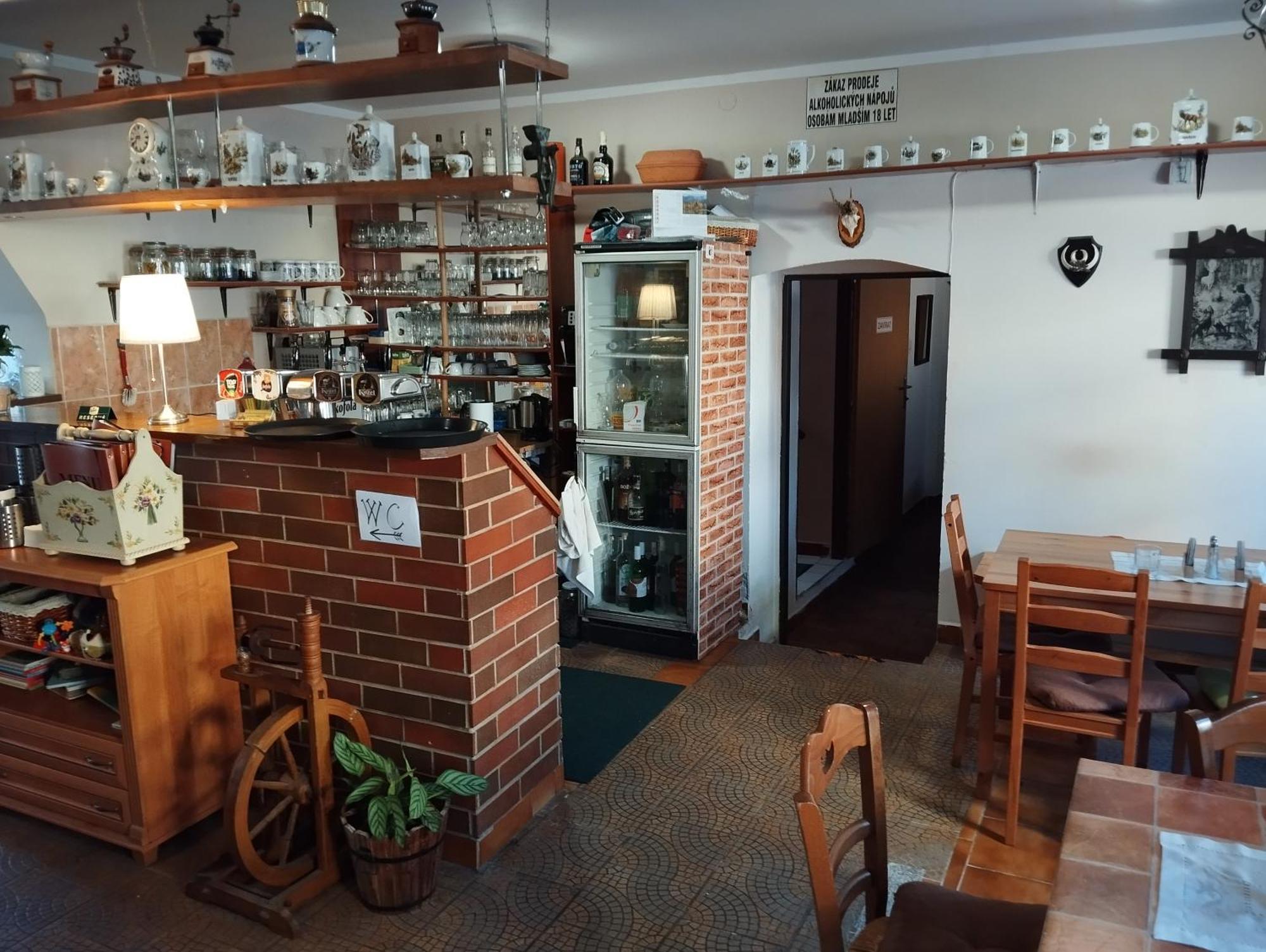 Restaurace A Penzion Vlci Jama Horni Blatna Luaran gambar